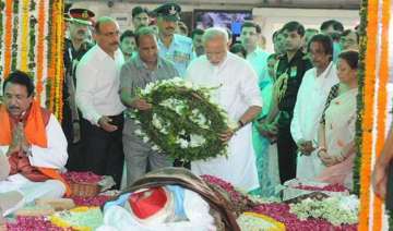 modi hasina attend suvra mukherjee s cremation -... modi hasina attend suvra mukherjee s cremation -...
