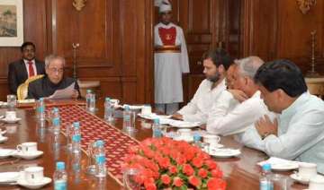 ftii row rahul gandhi meets president seeks... ftii row rahul gandhi meets president seeks...