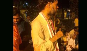 yogendra yadav arrested alleges manhandling by... yogendra yadav arrested alleges manhandling by...
