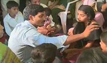 jagan resumes odarpu yatra slams congress tdp -... jagan resumes odarpu yatra slams congress tdp -...