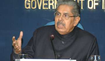 vayalar ravi slams oil companies says their claim... vayalar ravi slams oil companies says their claim...