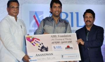 dhoni hands over rs 3 cr to baba amte s ngo -... dhoni hands over rs 3 cr to baba amte s ngo -...