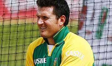 graeme smith under fire for staying back in india... graeme smith under fire for staying back in india...