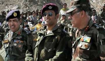 dhoni begins para training in agra - India TV dhoni begins para training in agra - India TV