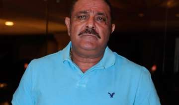 yuvraj singh s father curses ms dhoni compares... yuvraj singh s father curses ms dhoni compares...