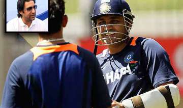 wasim akram backs dhoni says sehwag doesn t... wasim akram backs dhoni says sehwag doesn t...
