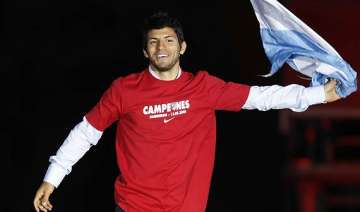 aguero flies into manchester to seal city switch... aguero flies into manchester to seal city switch...