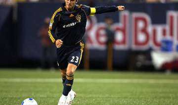 beckham signs new 2 year deal with la galaxy -... beckham signs new 2 year deal with la galaxy -...