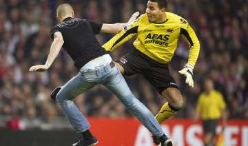 goalkeeper sent off after he gives kung fu kick... goalkeeper sent off after he gives kung fu kick...