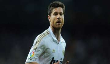 real madrid midfielder xabi alonso breaks foot -... real madrid midfielder xabi alonso breaks foot -...