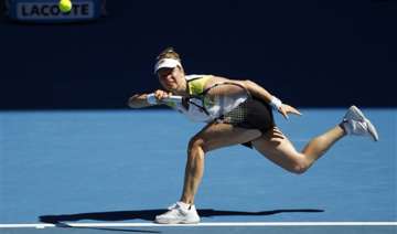 clijsters overcomes injury to beat li in 3 sets -... clijsters overcomes injury to beat li in 3 sets -...