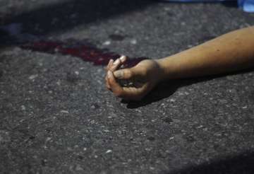 Bystanders clicked pictures as teen bled to death... Bystanders clicked pictures as teen bled to death...