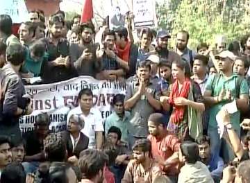Students march to 'save DU' from ABVP, 'reclaim'... Students march to 'save DU' from ABVP, 'reclaim'...