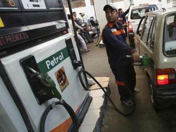 Petrol price increased by 1 paisa, diesel by 44... Petrol price increased by 1 paisa, diesel by 44...