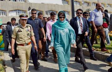 Mehbooba Mufti heckled by women at function -... Mehbooba Mufti heckled by women at function -...