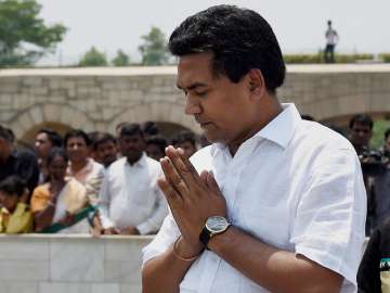 Kapil Mishra pays tribute at Rajghat before... Kapil Mishra pays tribute at Rajghat before...
