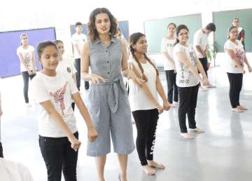 Taapsee Pannu revisits her school in Delhi, see... Taapsee Pannu revisits her school in Delhi, see...