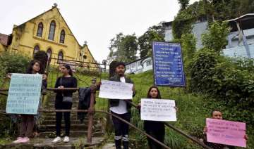 Indefinite bandh in Darjeeling hills to continue... Indefinite bandh in Darjeeling hills to continue...