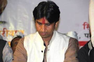 Kumar Vishwas hits out at 'palace politics' as... Kumar Vishwas hits out at 'palace politics' as...