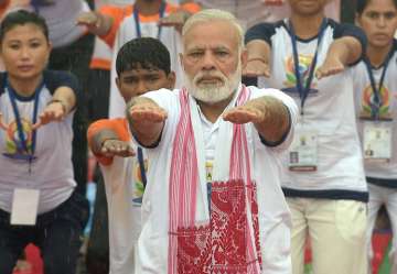 Modi performs yoga along with thousands of others... Modi performs yoga along with thousands of others...