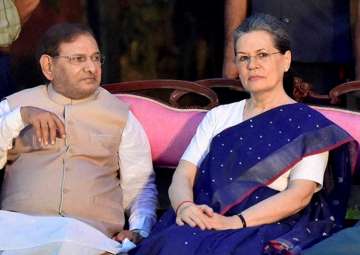 Sharad Yadav meets Sonia amid strain in alliance... Sharad Yadav meets Sonia amid strain in alliance...
