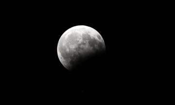 Moon blocks out Venus, Mars, Mercury and a star... Moon blocks out Venus, Mars, Mercury and a star...
