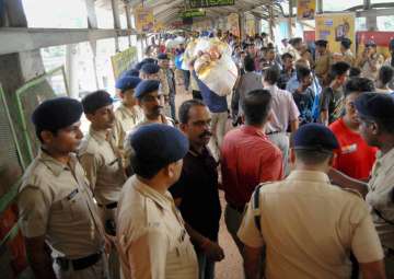 Death toll in Ephinstone Road stampede in Mumbai... Death toll in Ephinstone Road stampede in Mumbai...