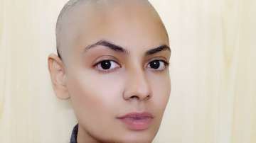 Leja Leja Re's model Nina Sarkar goes bald to donate beautiful long locks, streams on Instagram. Watch video | Celebrities News – India TV